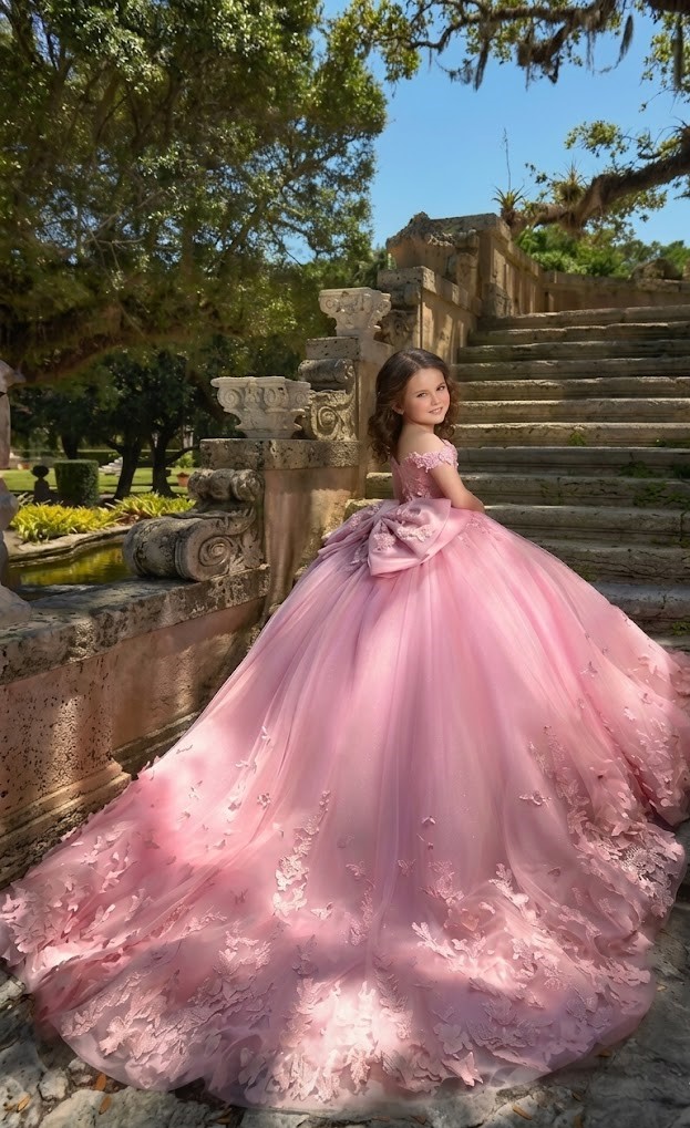 Quality 3D Butterfly Flower Girl Dress with Pleats Lace Applique Little Girls Wedding Ball Gown with Bow Pearly Girls Dresses